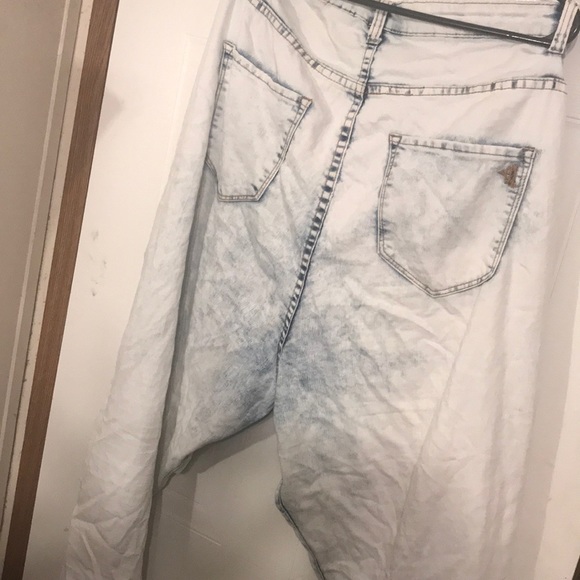 Ripped jeans - Picture 3 of 4